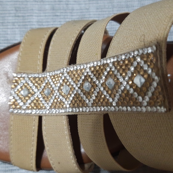 Wedge sandals dark beige with elastic straps and gold&crystal detailing at top. - Picture 4 of 4